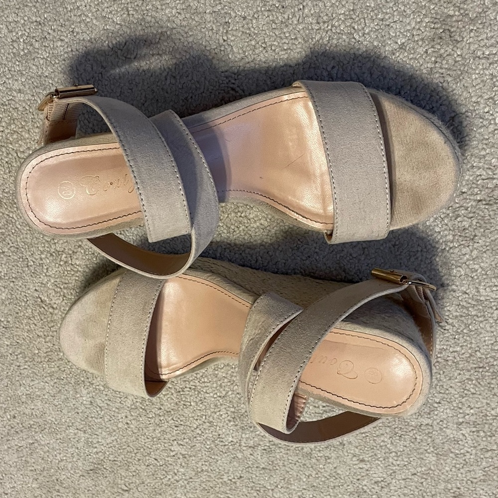 Cream Wedges